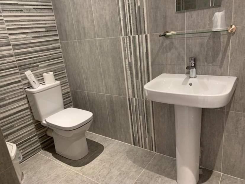 Victoria Hotel Керколді Екстер'єр фото