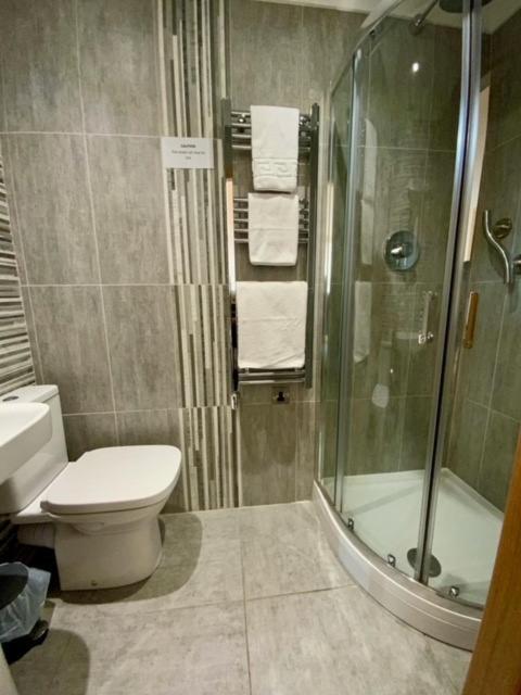 Victoria Hotel Керколді Екстер'єр фото