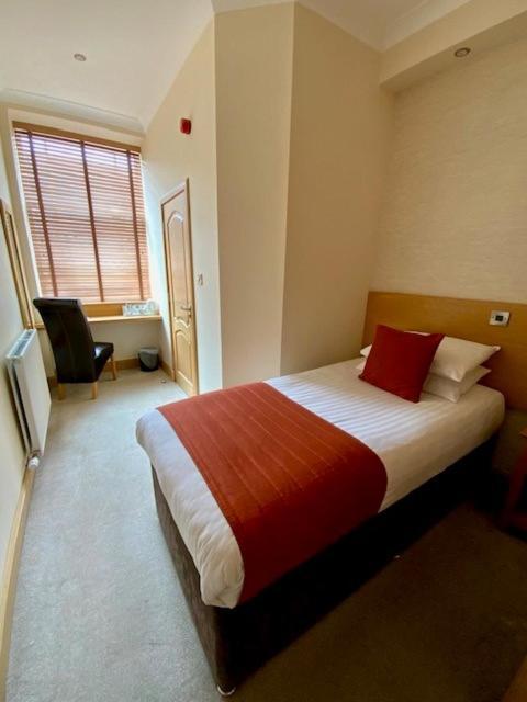 Victoria Hotel Керколді Екстер'єр фото